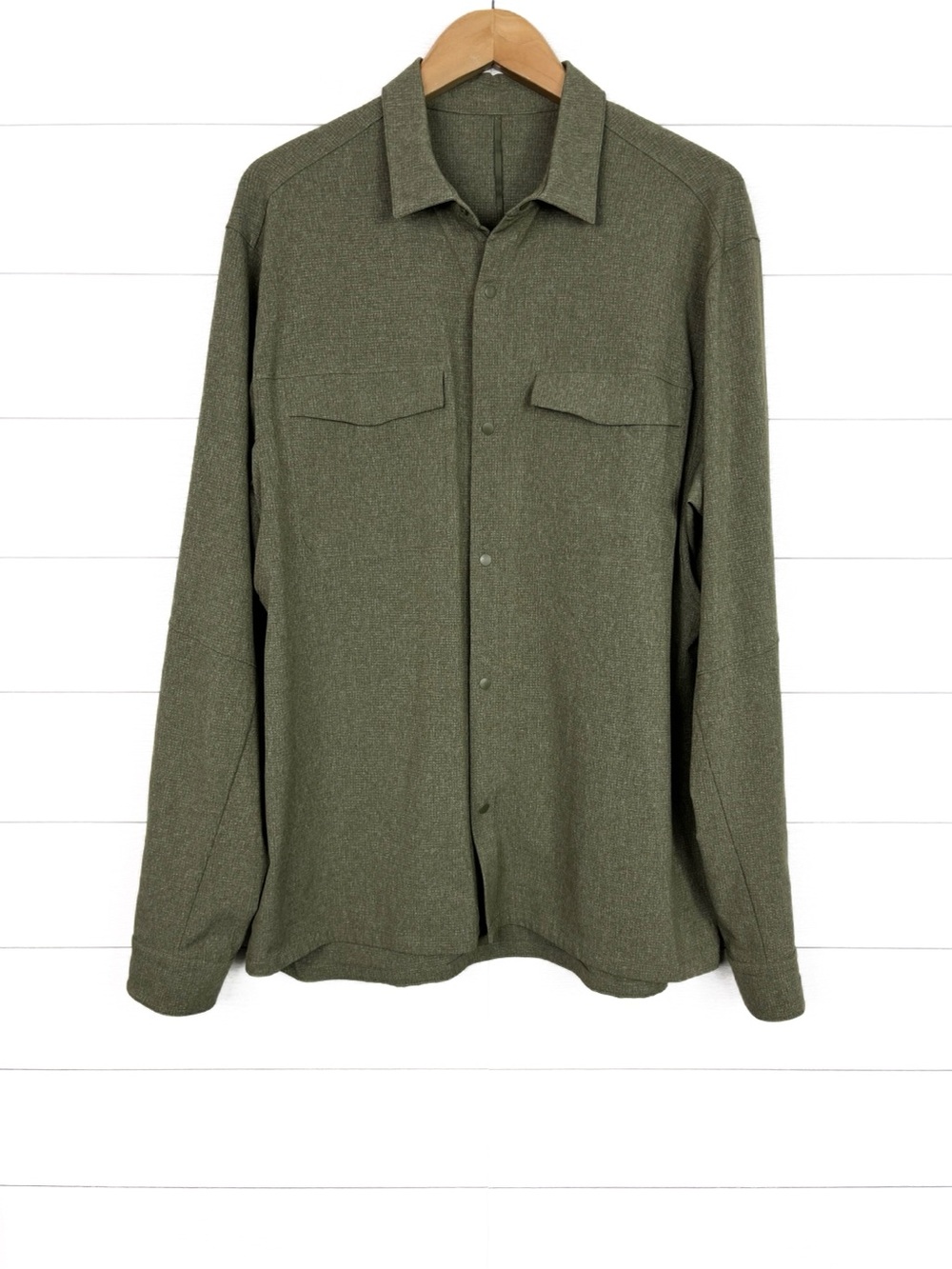 Lululemon Mens Airing Easy Overshirt Pocket Long Sleeve Snap Button Shirt Green